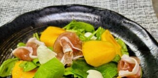 秋色ごちそうサラダ「柿と生ハムのカプレーゼ風サラダ」旬の一品